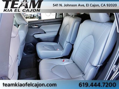 Used 2023 Toyota Highlander XLE FWD image 17