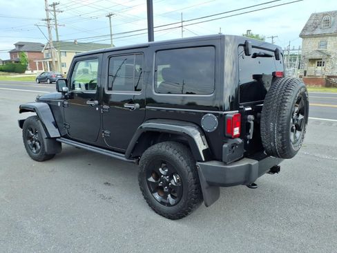 Used 2015 Jeep Wrangler Unlimited Sahara AWD/4WD image 4
