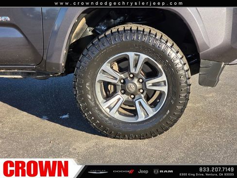 Used 2018 Toyota Tacoma TRD Sport image 9