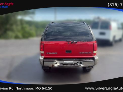 Used 2000 Chevrolet Blazer LT w/ Cold-Climate Pkg AWD/4WD image 4