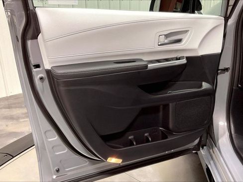 Used 2026 Toyota Sienna XSE AWD/4WD image 23