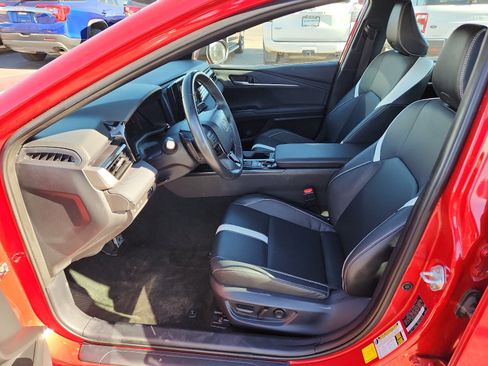 Used 2025 Toyota Camry SE image 10