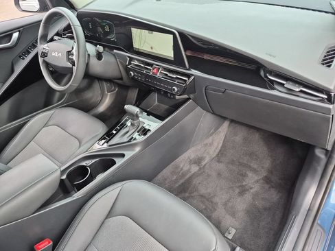 Used 2025 Kia Niro EX FWD image 30