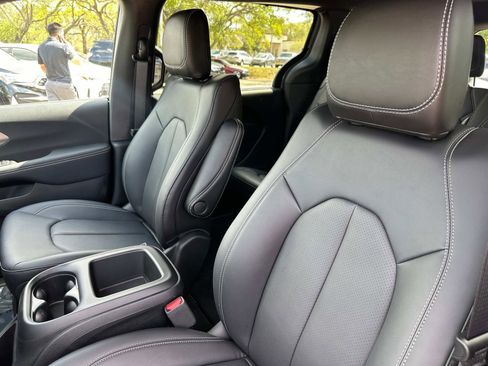 New 2025 Chrysler Pacifica Select image 19