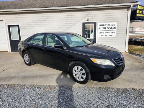 Used 2010 Toyota Camry Base 4dr Sedan 6A image 2