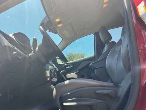 Used 2017 Jeep Cherokee Latitude FWD image 8