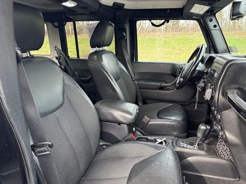 Used 2016 Jeep Wrangler Unlimited Sahara image 13