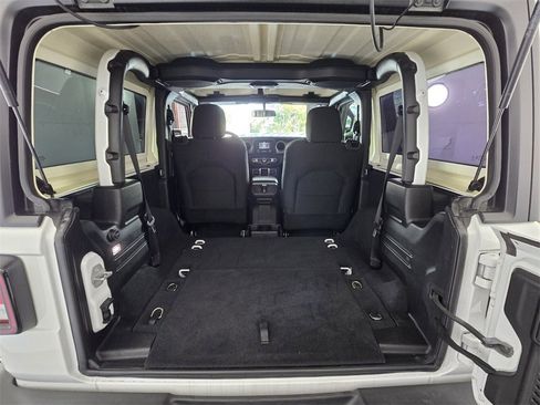 Used 2018 Jeep Wrangler Sport image 9