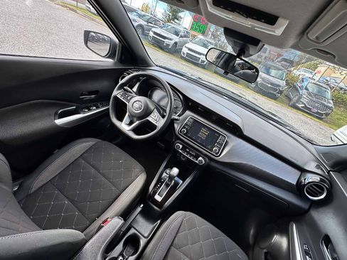 Used 2020 Nissan Kicks SV image 16