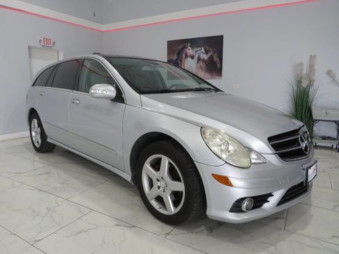 Used 2010 Mercedes-Benz R 350 4MATIC image 2