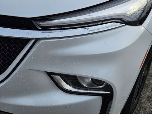 Used 2024 Buick Enclave Essence image 10