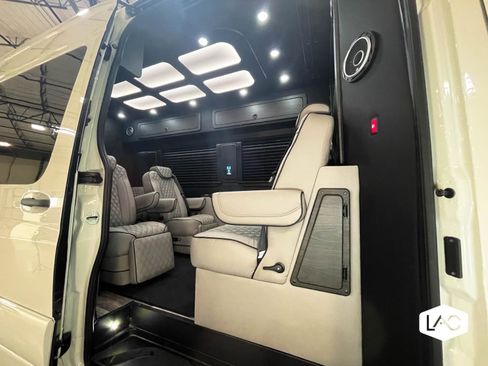 Used 2022 Mercedes-Benz Sprinter 3500 image 4