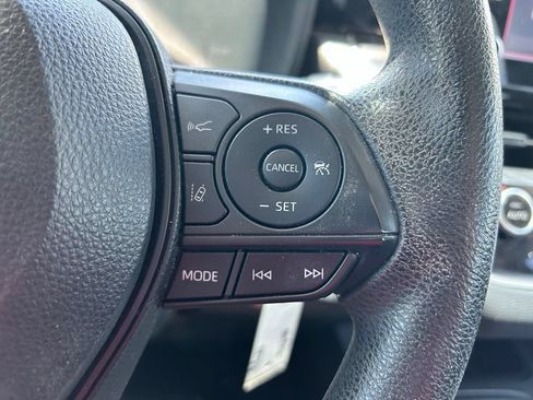 Used 2020 Toyota Corolla LE FWD image 19