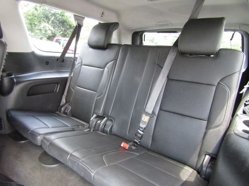 Used 2018 Chevrolet Suburban LT image 14