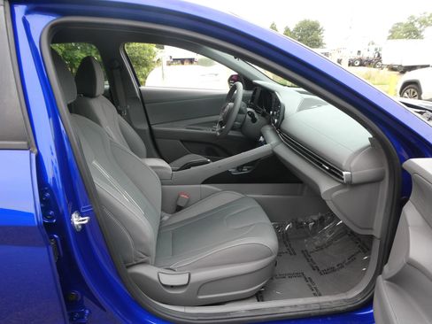 Used 2023 Hyundai Elantra SEL FWD image 23