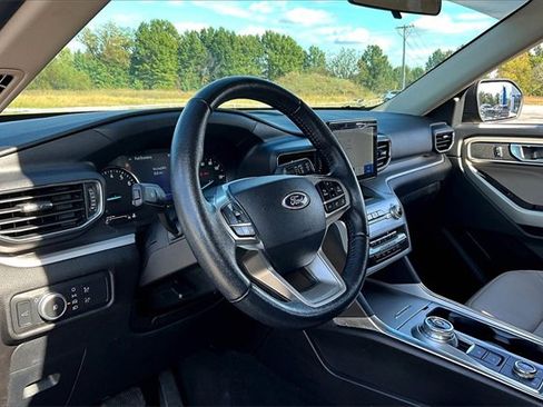 Used 2022 Ford Explorer XLT w/ Equipment Group 202A image 17