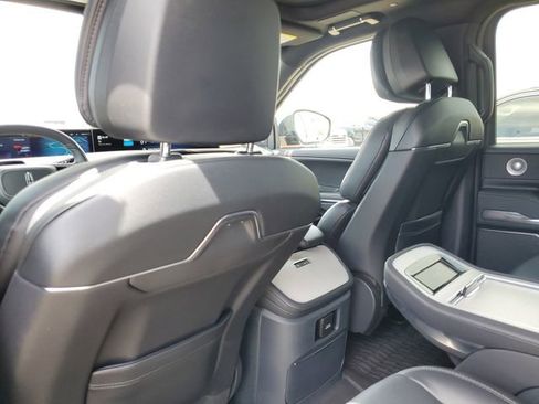 Used 2025 Lincoln Navigator Reserve w/ Jet Appearance Package AWD/4WD image 29