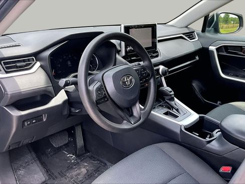 Used 2023 Toyota RAV4 LE FWD image 17