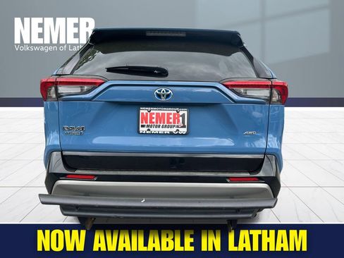 Used 2022 Toyota RAV4 SE w/ Convenience Package AWD/4WD image 3