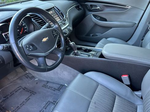 Used 2016 Chevrolet Impala LT w/ Convenience Package image 11