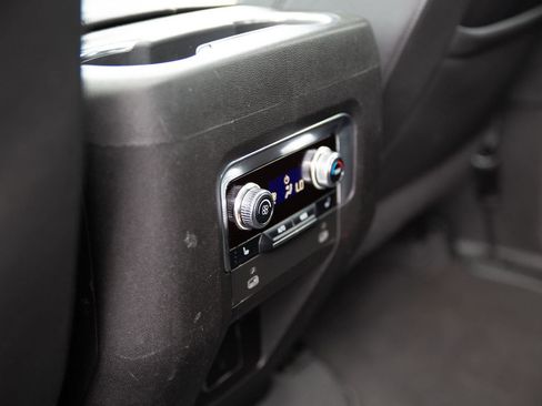 Used 2023 GMC Yukon SLT w/ SLT Premium Package AWD/4WD image 26