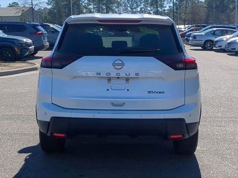 Used 2024 Nissan Rogue SV image 6