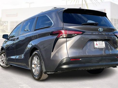 Used 2021 Toyota Sienna LE image 31