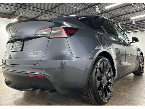Used 2022 Tesla Model Y Performance AWD/4WD image 12