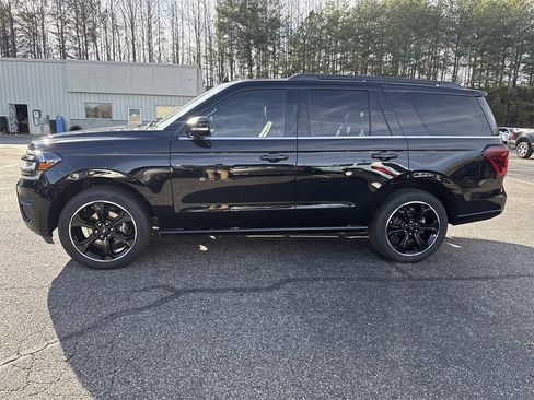 Used 2023 Ford Expedition Limited image 4