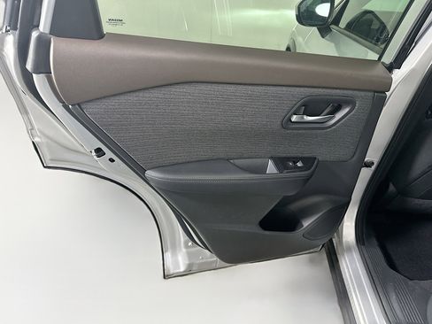 Used 2023 Nissan Rogue SV image 25