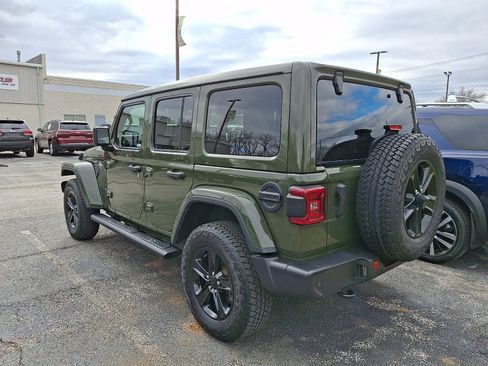 Used 2022 Jeep Wrangler Unlimited Sahara image 6