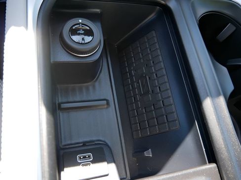 Used 2025 Ford Expedition Max Platinum w/ Platinum Ultimate Package AWD/4WD image 26