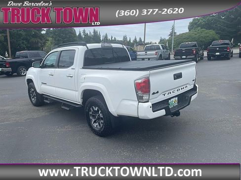 Used 2019 Toyota Tacoma Limited AWD/4WD image 3