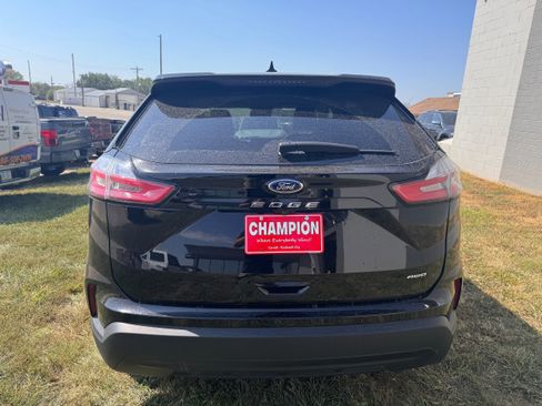 Used 2024 Ford Edge SE image 7