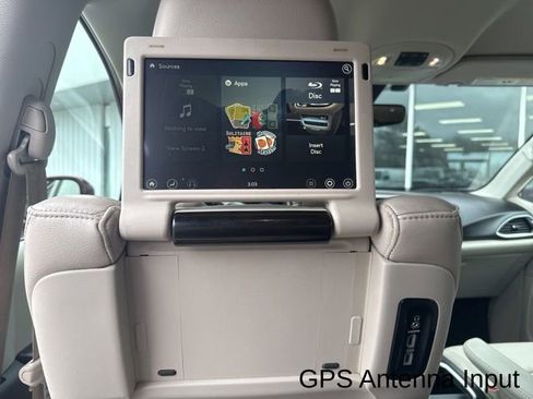 Used 2018 Chrysler Pacifica Touring-L Plus image 19