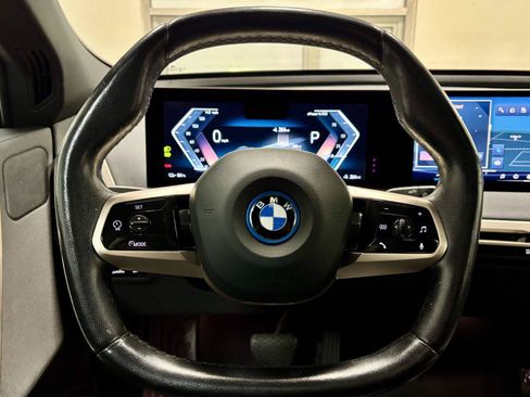 Used 2024 BMW iX xDrive50 w/ Sport Package AWD/4WD image 25