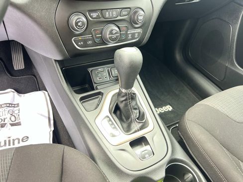 Used 2015 Jeep Cherokee Latitude w/ Comfort/Convenience Group image 30