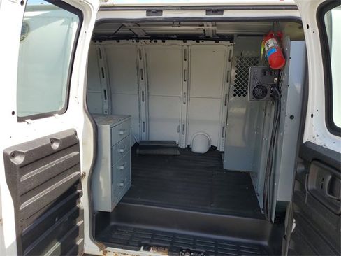 Used 2008 GMC Savana 3500 image 21