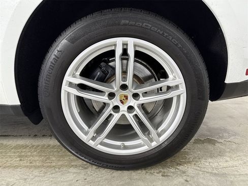 Certified 2023 Porsche Macan Turbo image 14