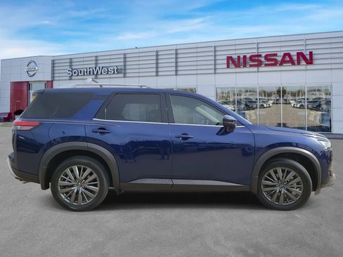 Certified 2025 Nissan Pathfinder SL w/ SL Premium Package image 5