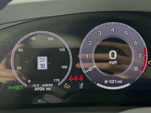 Used 2025 Porsche Cayenne image 15