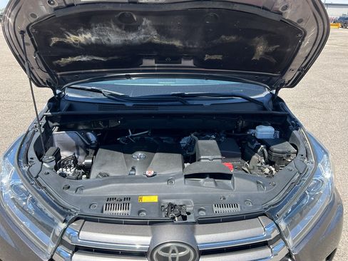 Used 2019 Toyota Highlander Limited Platinum AWD/4WD image 11