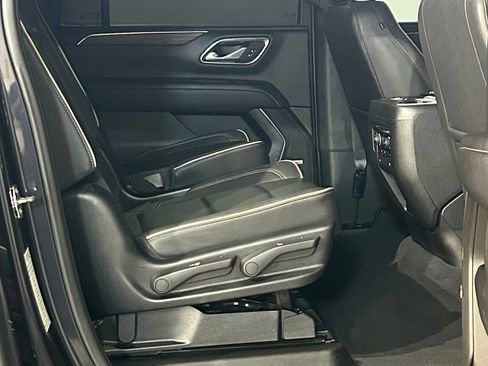 Used 2023 Chevrolet Suburban Premier AWD/4WD image 55