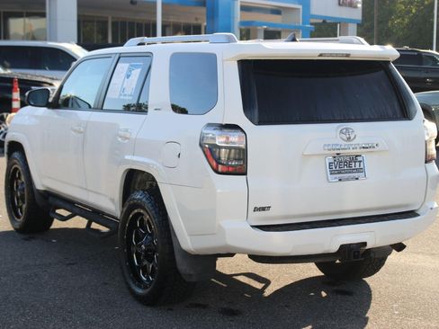 Used 2015 Toyota 4Runner SR5 AWD/4WD image 5