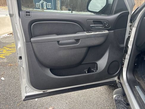 Used 2010 Chevrolet Tahoe LT w/ Luxury Package image 19