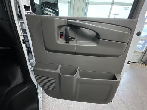 Used 2014 Chevrolet Express 1500 image 9