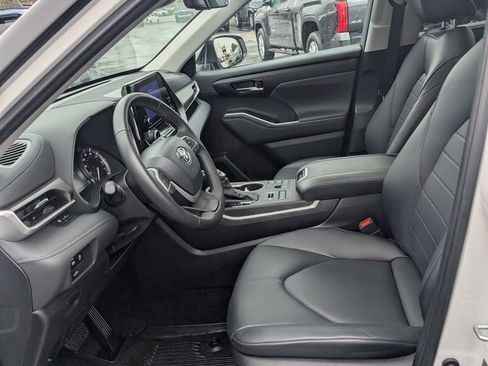 Certified 2024 Toyota Highlander XLE AWD/4WD image 14