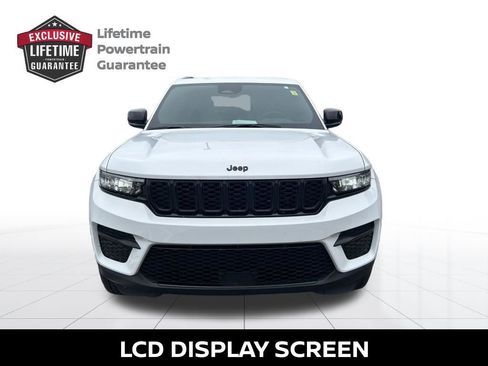 Used 2025 Jeep Grand Cherokee Altitude RWD image 9