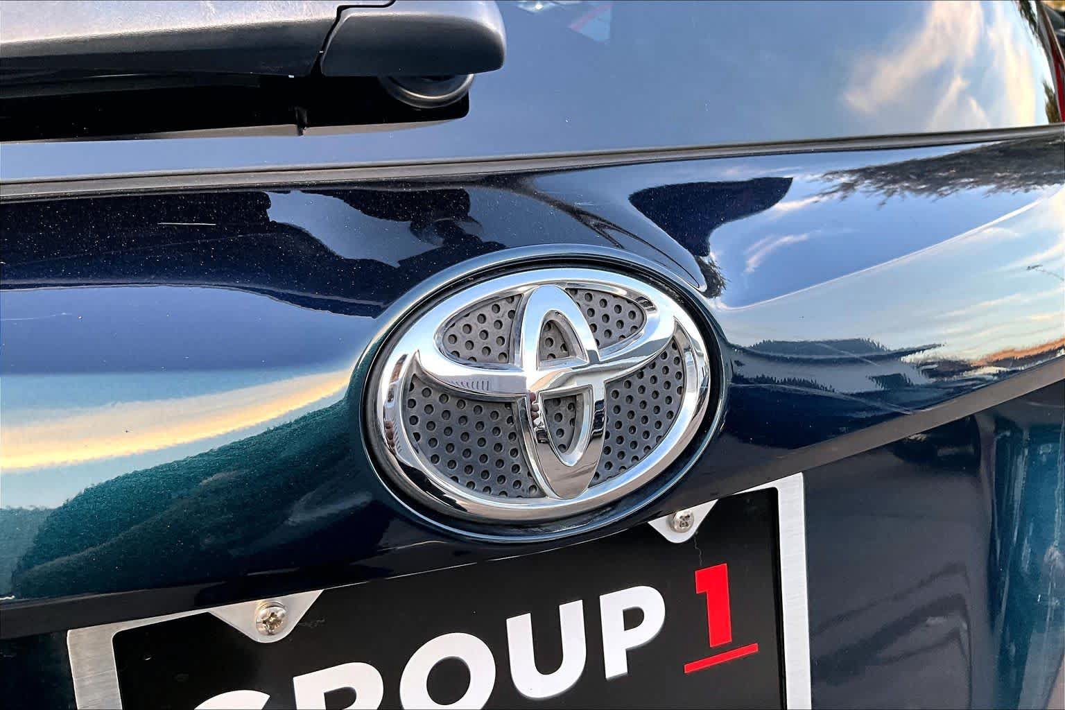 Used 2017 Toyota RAV4 XLE AWD/4WD image 31