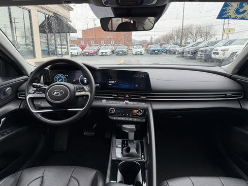 Used 2023 Hyundai Elantra Limited image 14
